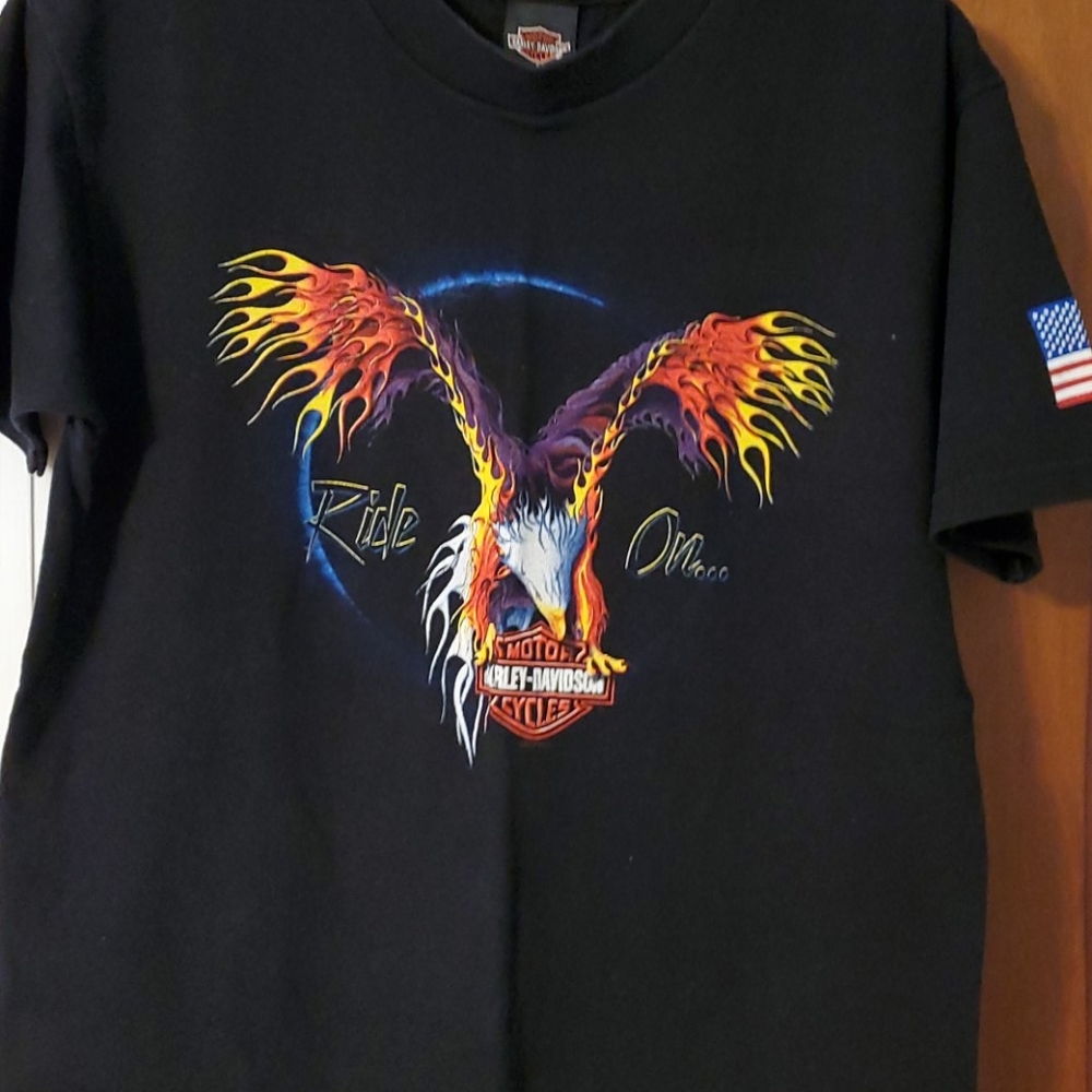 Tee shirt